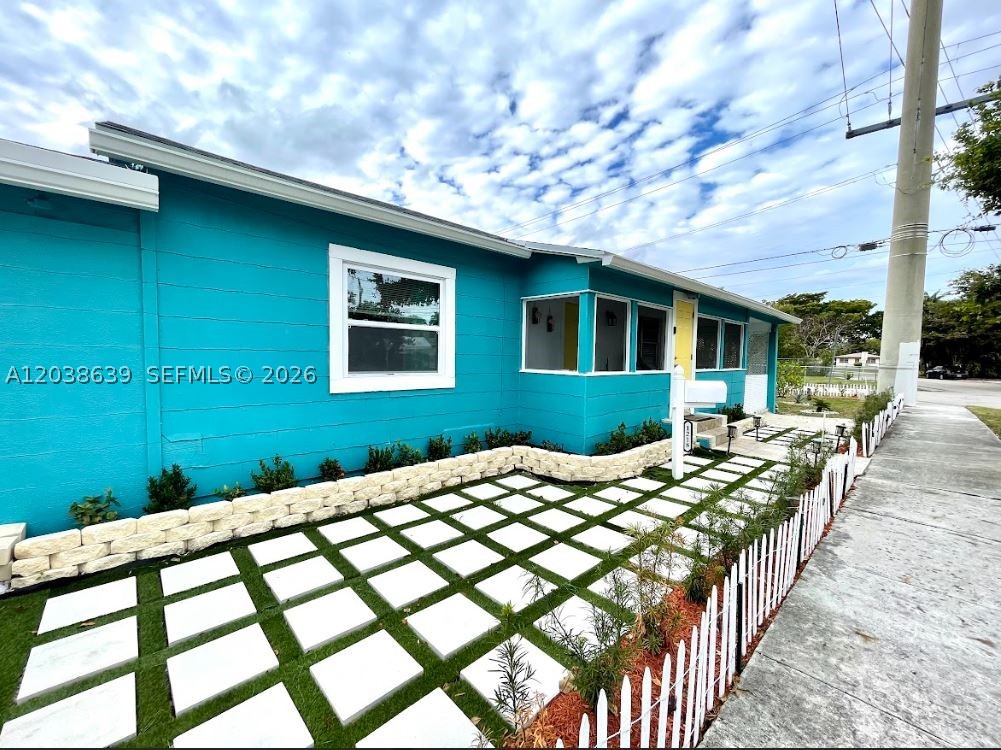 HOLLYWOOD TERRACE AMEN PL - Residential Income