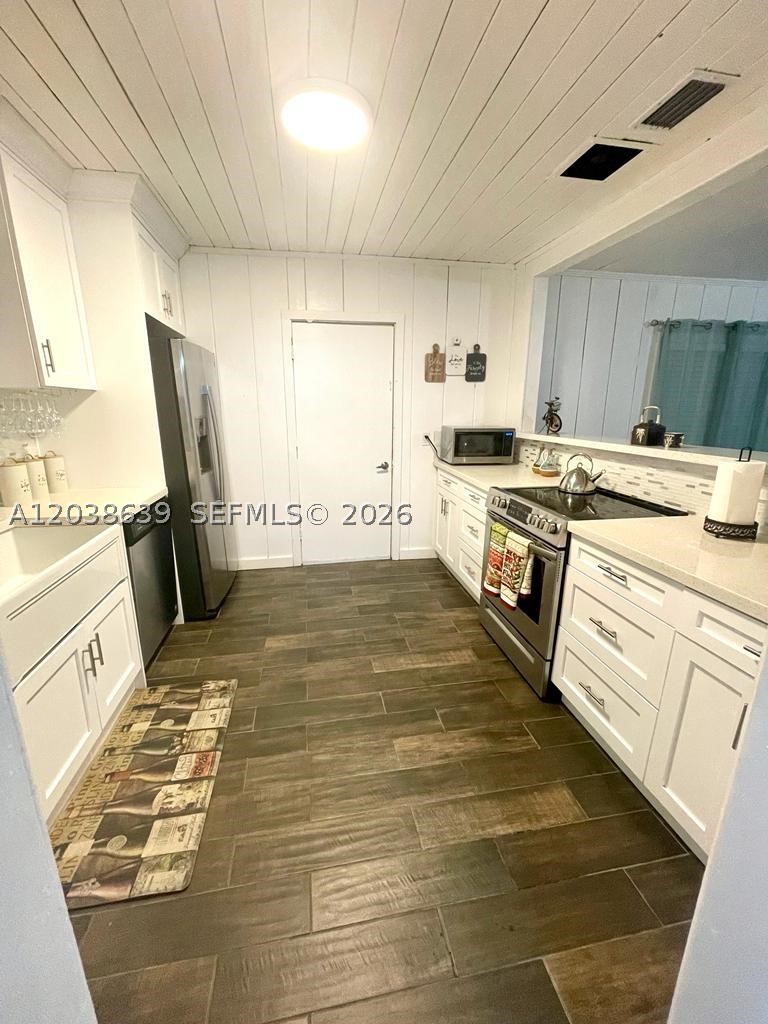 HOLLYWOOD TERRACE AMEN PL - Residential Income