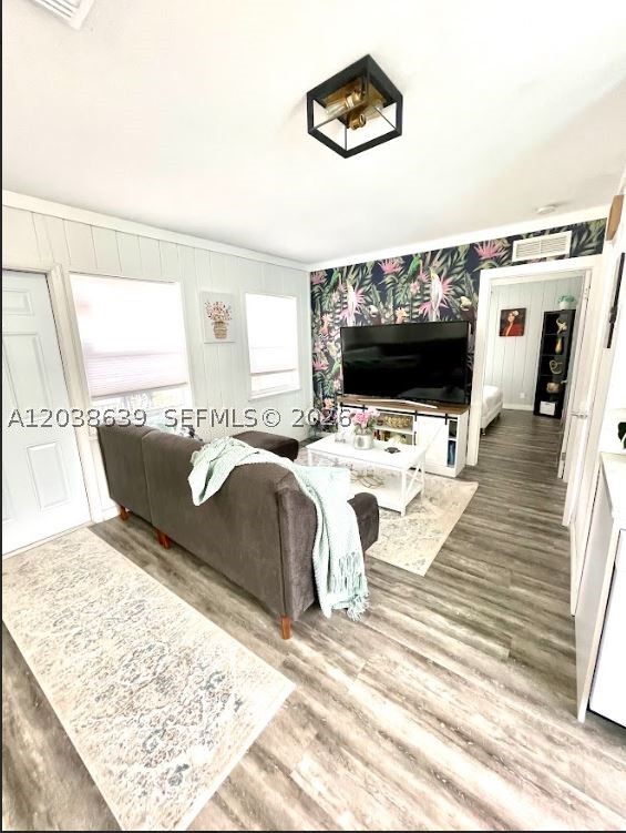 HOLLYWOOD TERRACE AMEN PL - Residential Income
