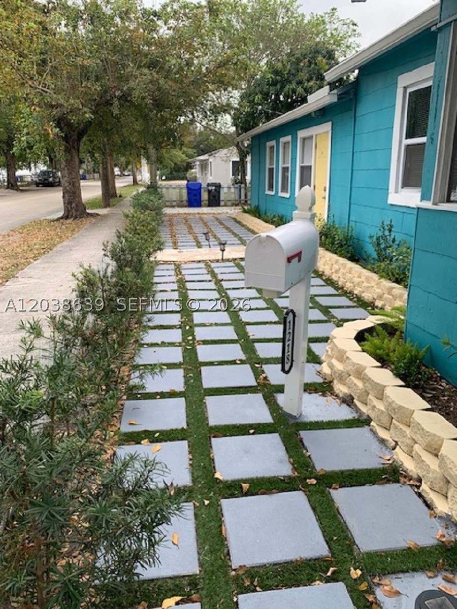 HOLLYWOOD TERRACE AMEN PL - Residential Income