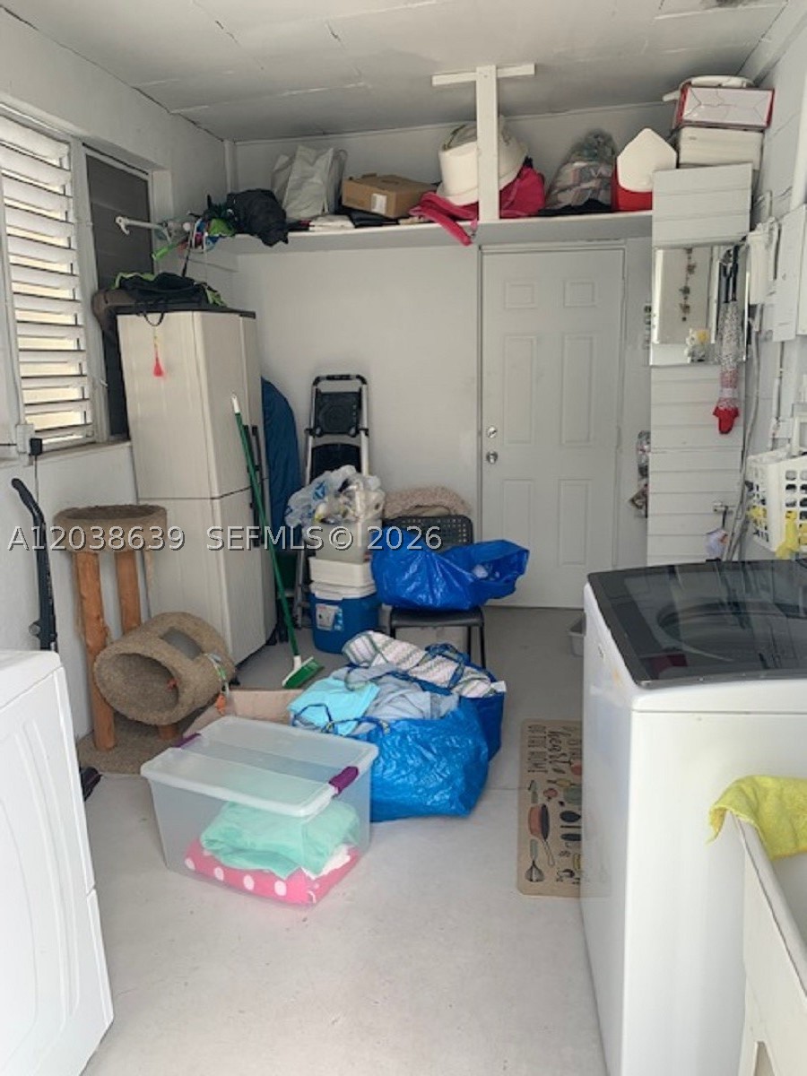 HOLLYWOOD TERRACE AMEN PL - Residential Income