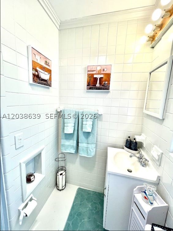 HOLLYWOOD TERRACE AMEN PL - Residential Income