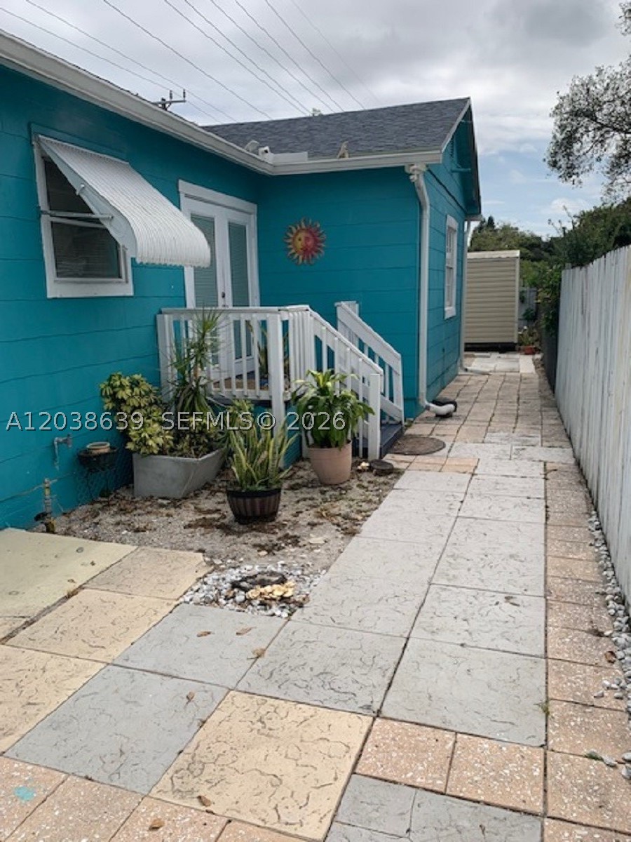 HOLLYWOOD TERRACE AMEN PL - Residential Income