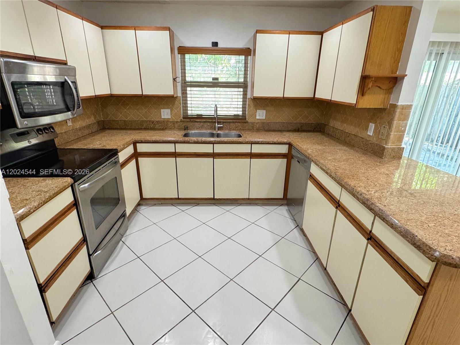 WEST DEERFIELD BEACH - Residential Lease