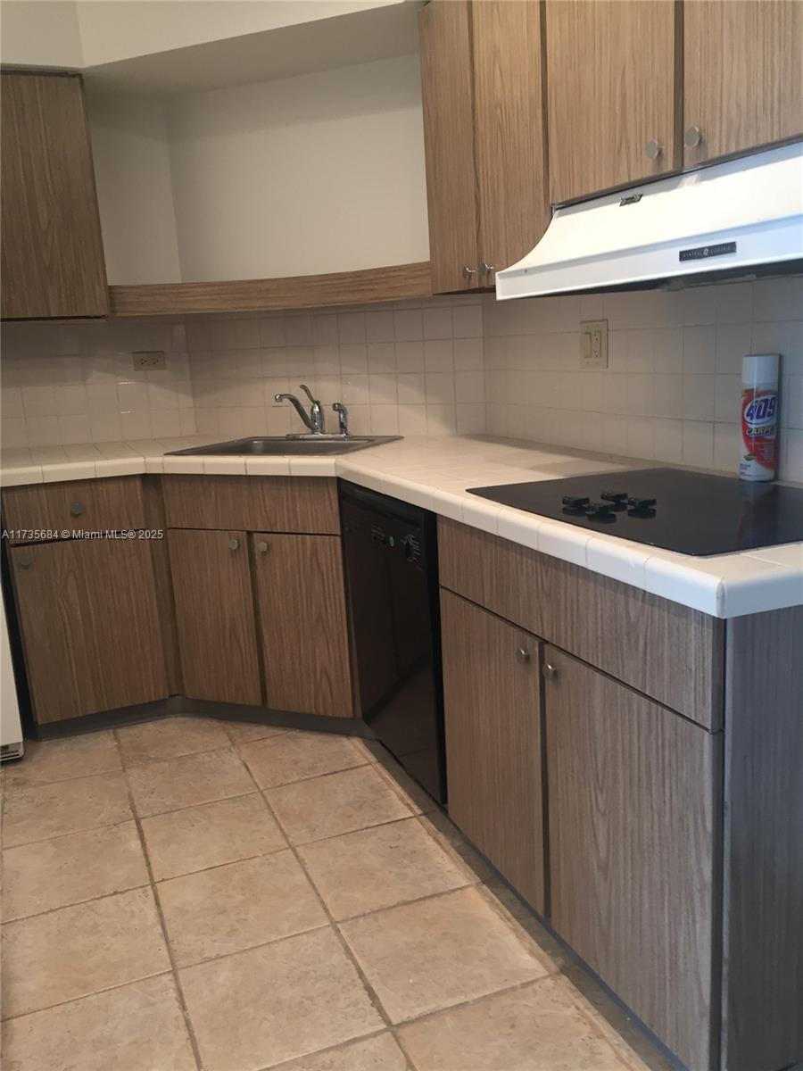 BRICKELL BAY TOWER CONDO - Residential
