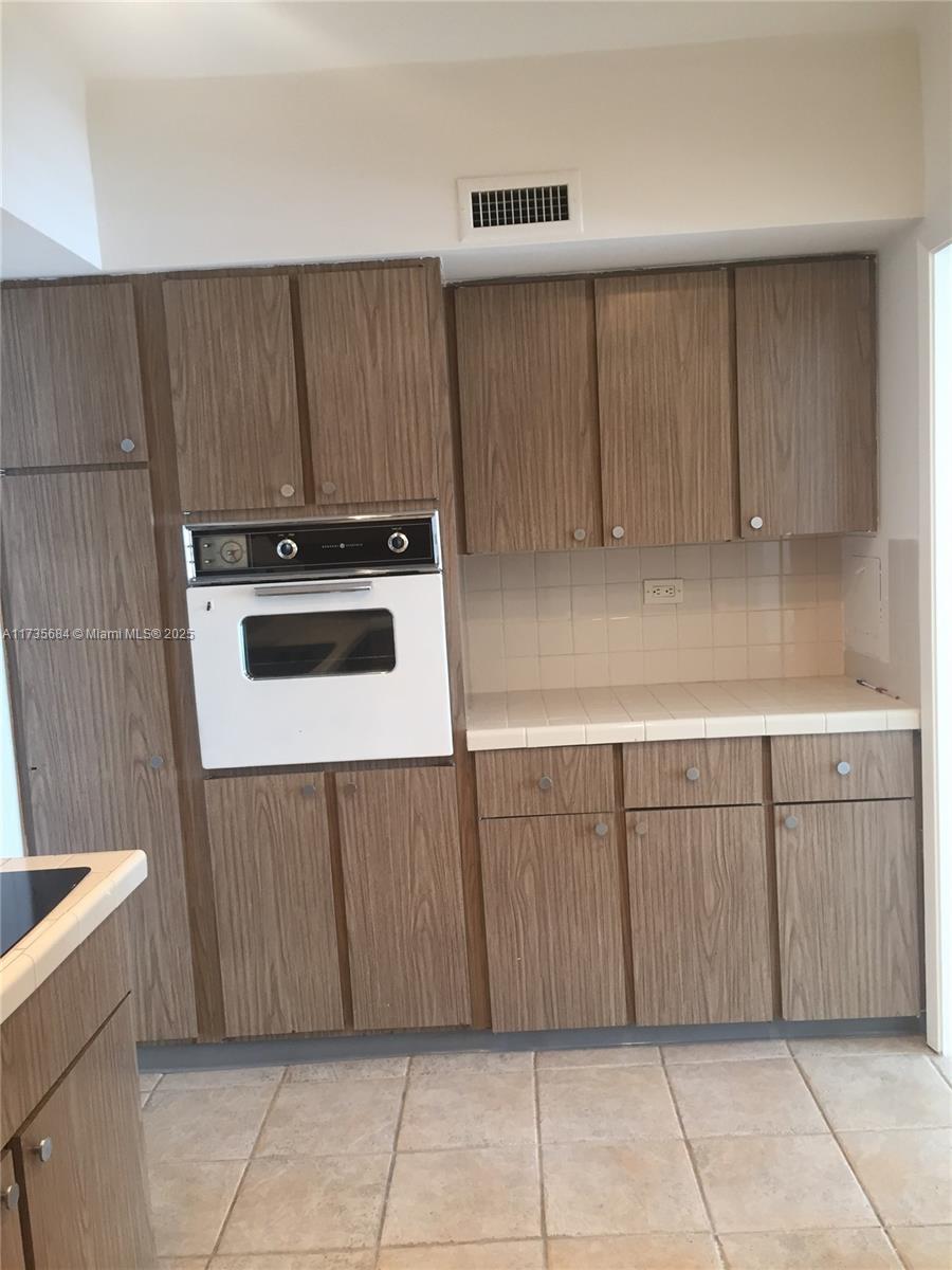 BRICKELL BAY TOWER CONDO - Residential