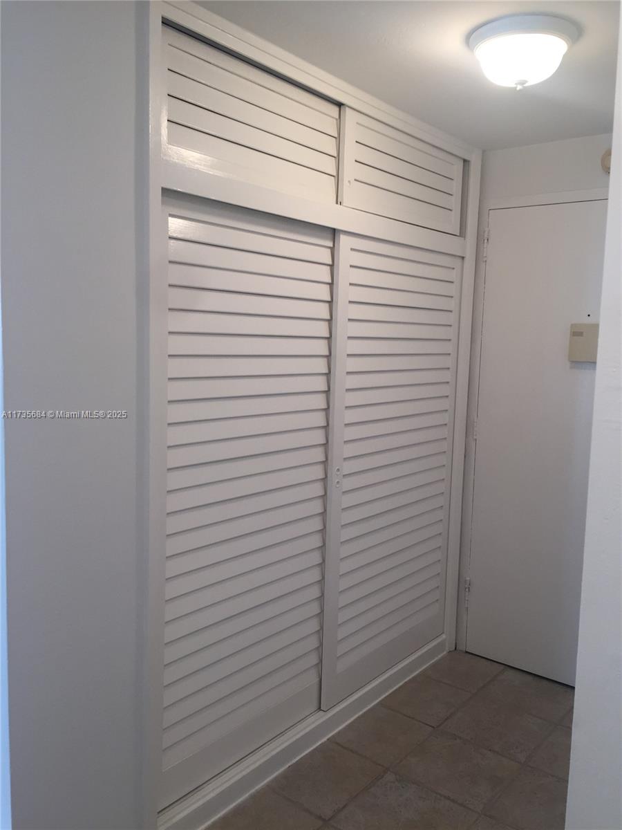BRICKELL BAY TOWER CONDO - Residential