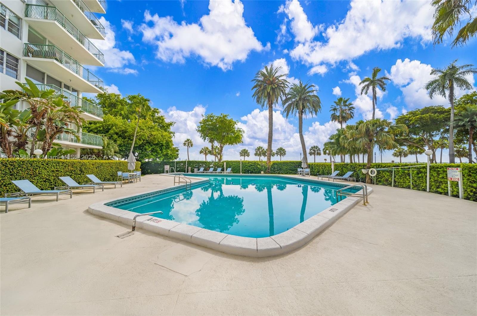 BRICKELL BAY TOWER CONDO - Residential