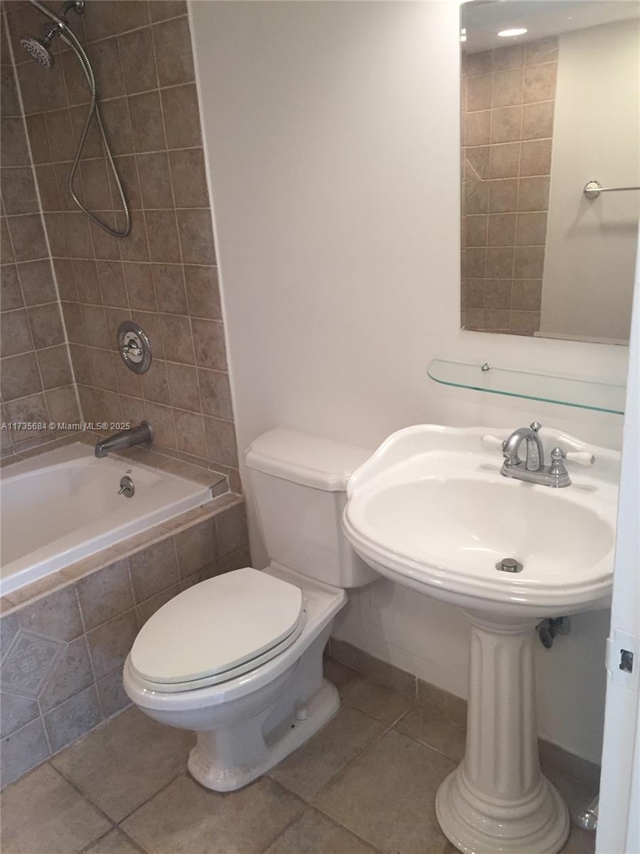 BRICKELL BAY TOWER CONDO - Residential
