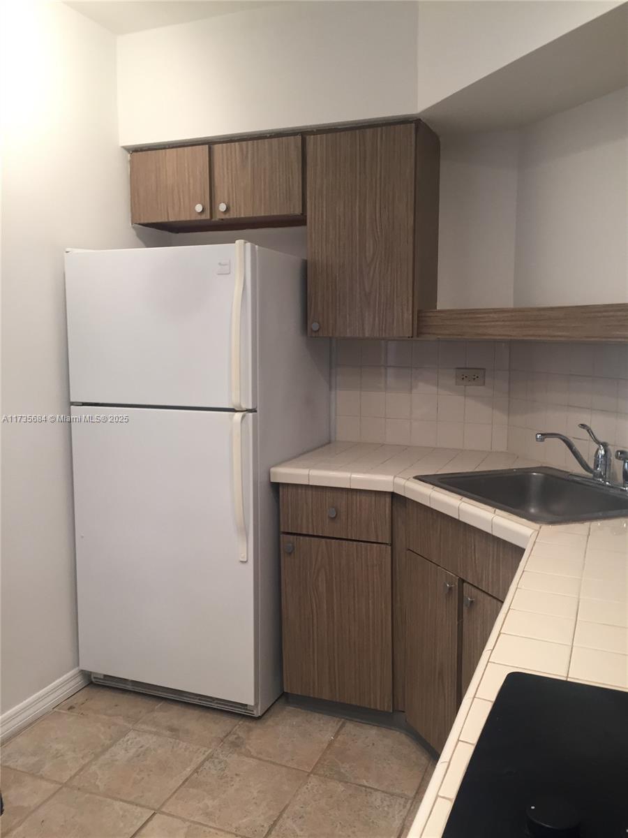 BRICKELL BAY TOWER CONDO - Residential