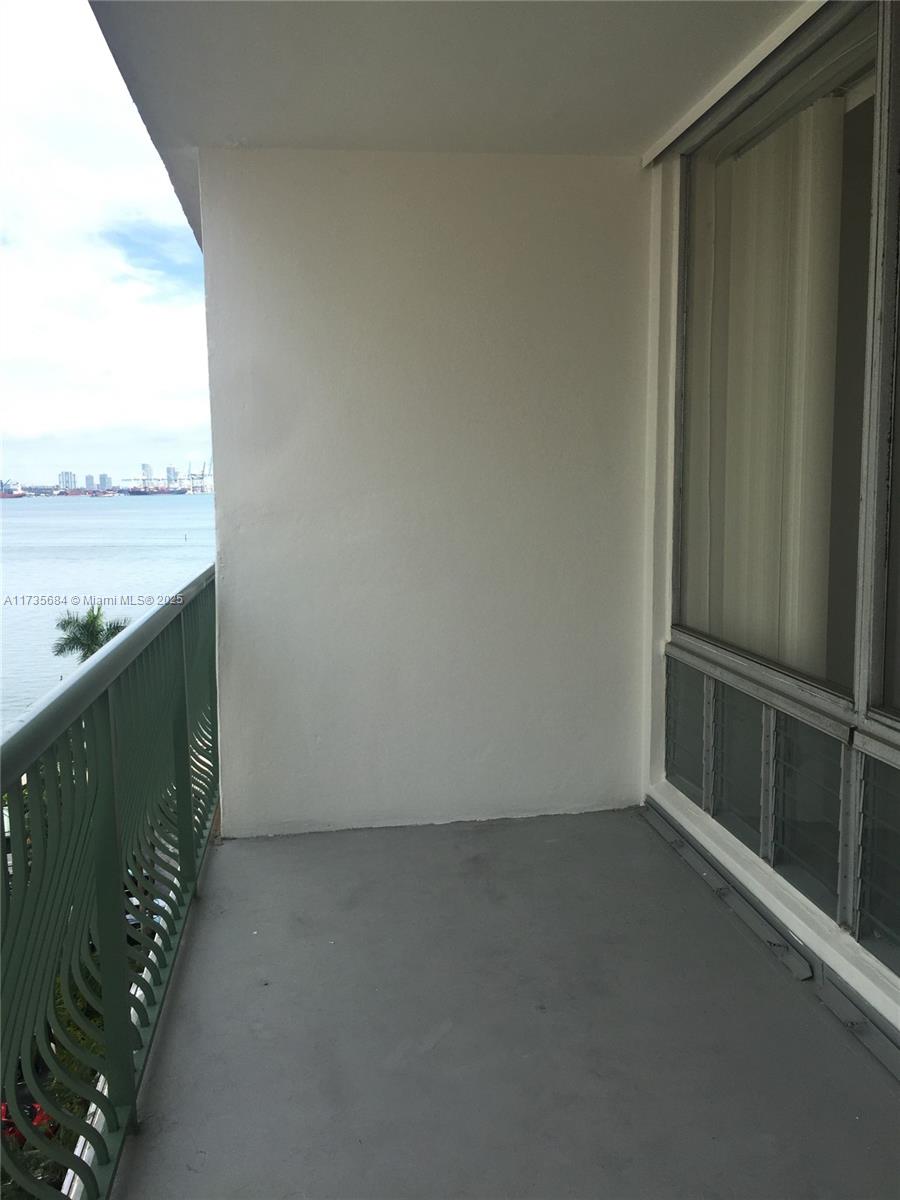 BRICKELL BAY TOWER CONDO - Residential