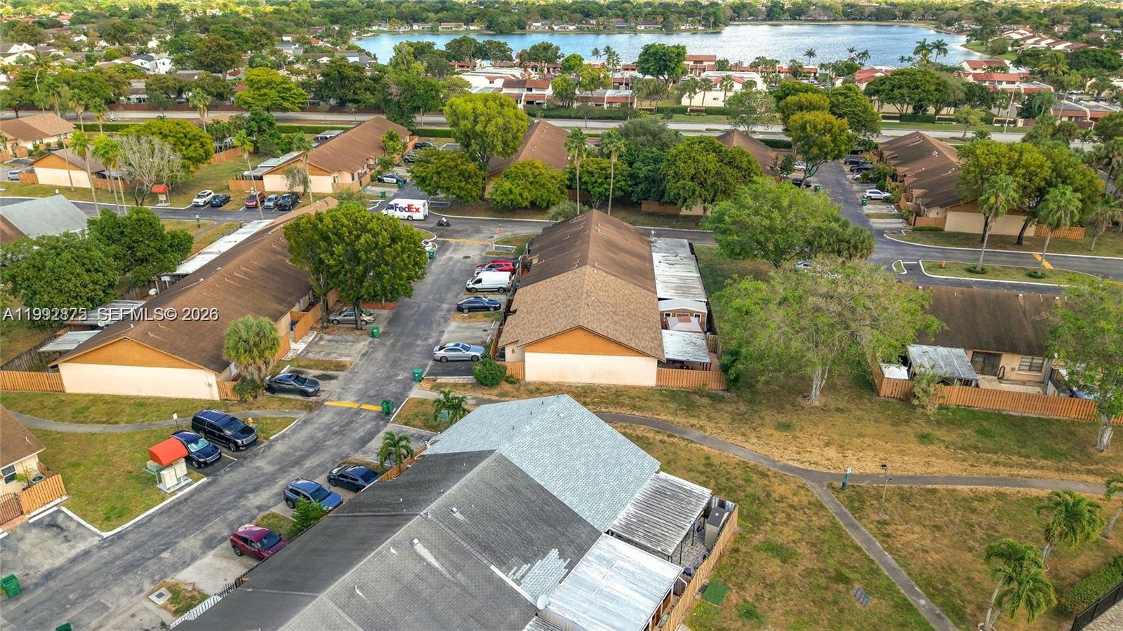 COUNTRY LAKE MANORS TOWNH - Residential