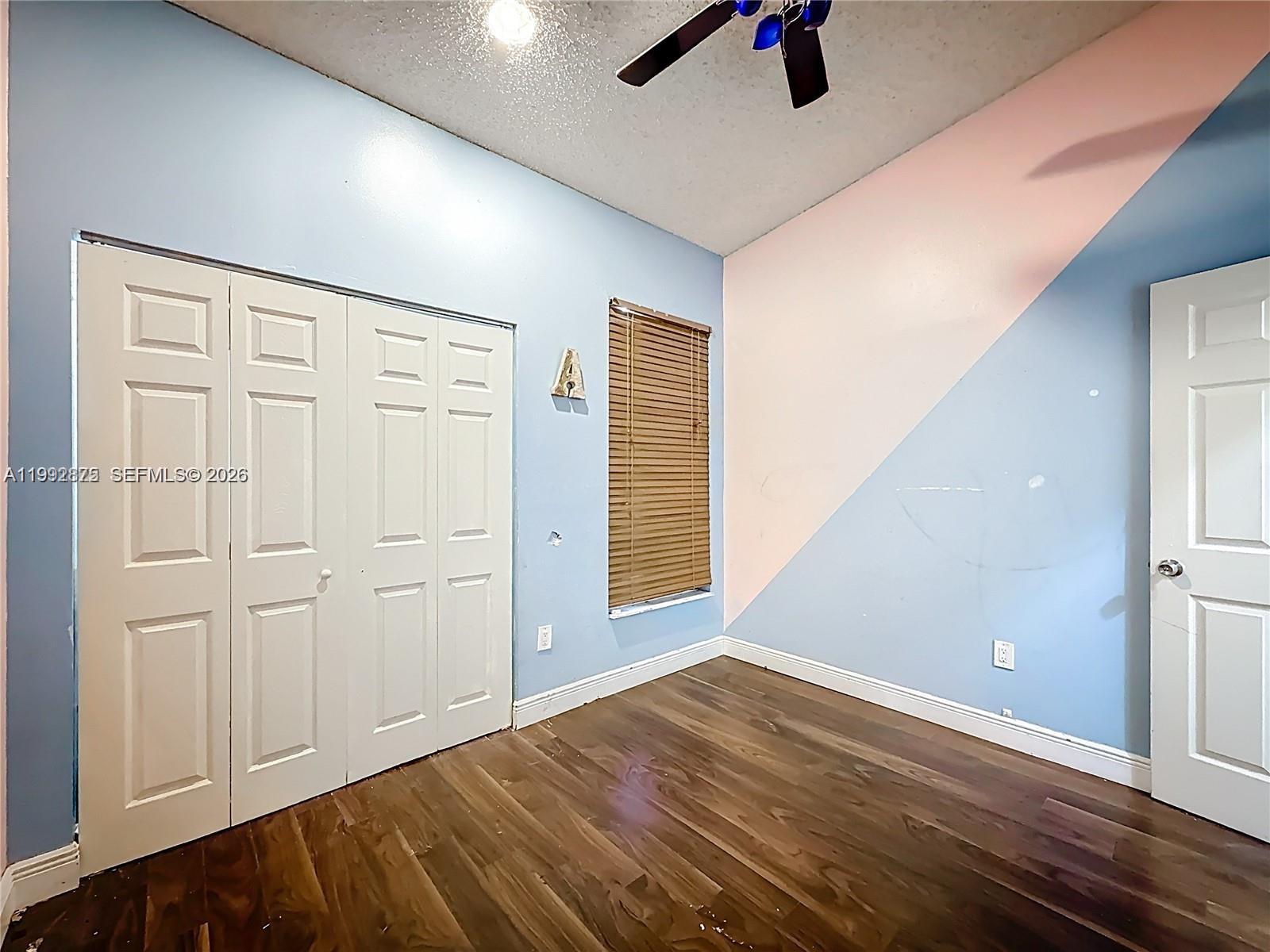 COUNTRY LAKE MANORS TOWNH - Residential
