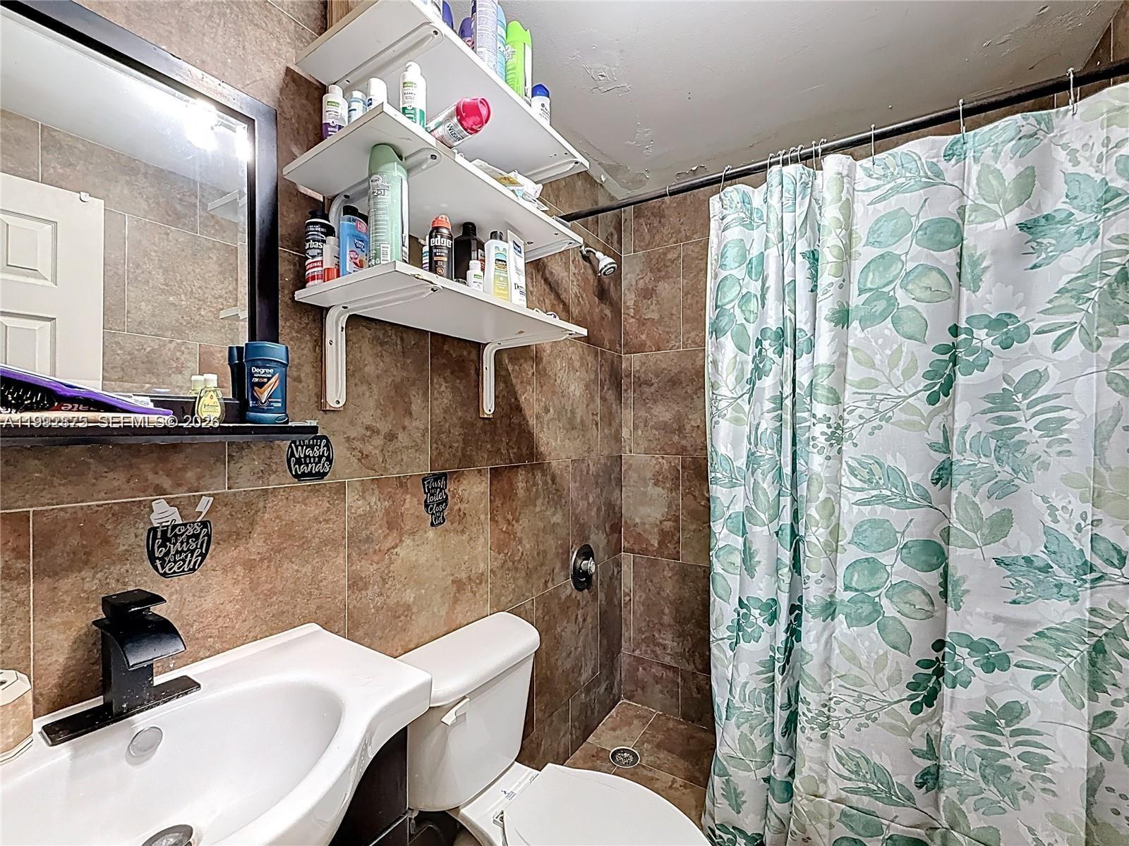 COUNTRY LAKE MANORS TOWNH - Residential