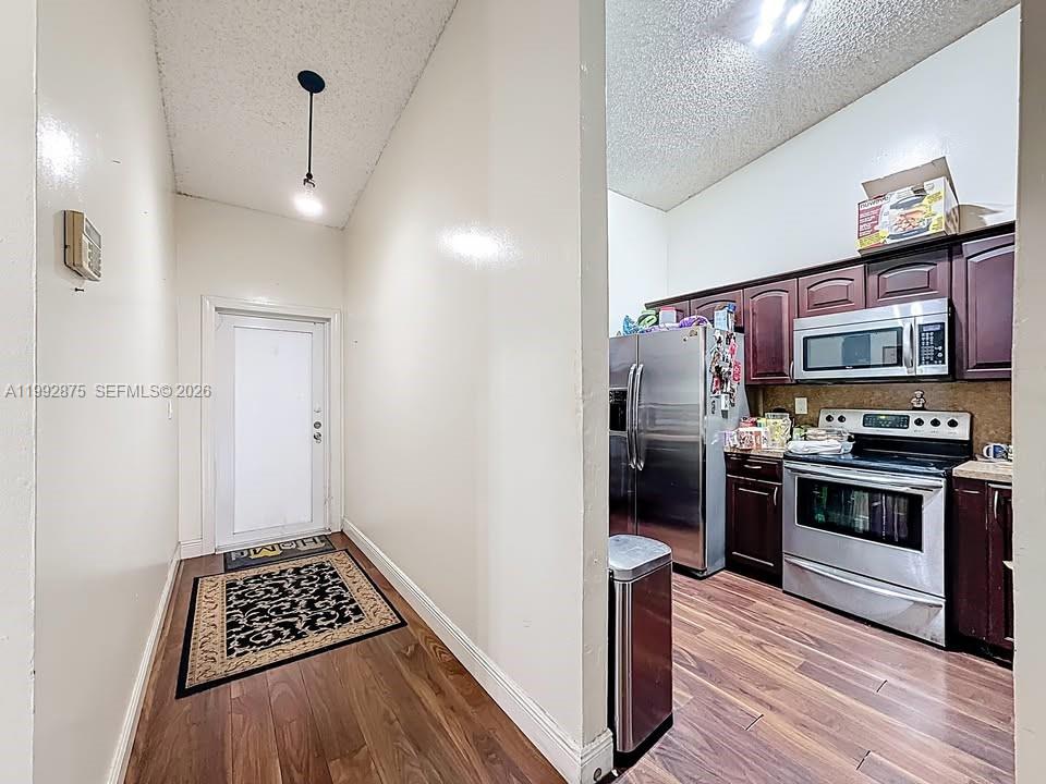 COUNTRY LAKE MANORS TOWNH - Residential