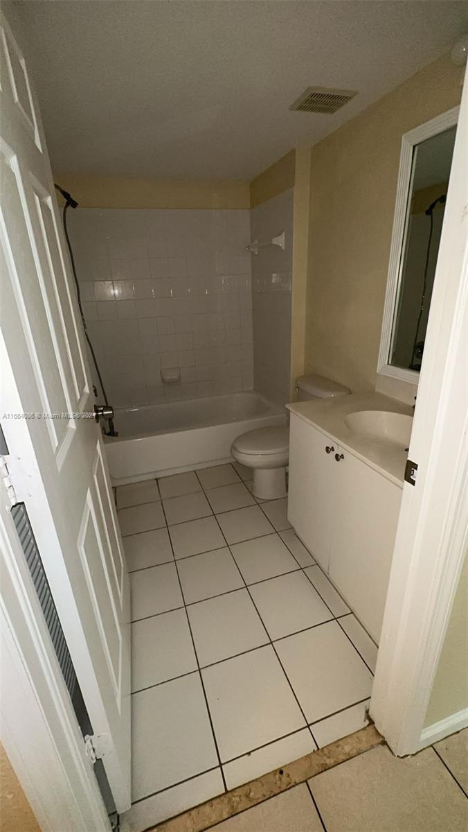VISTA TRACE 7 CONDO - Residential Lease