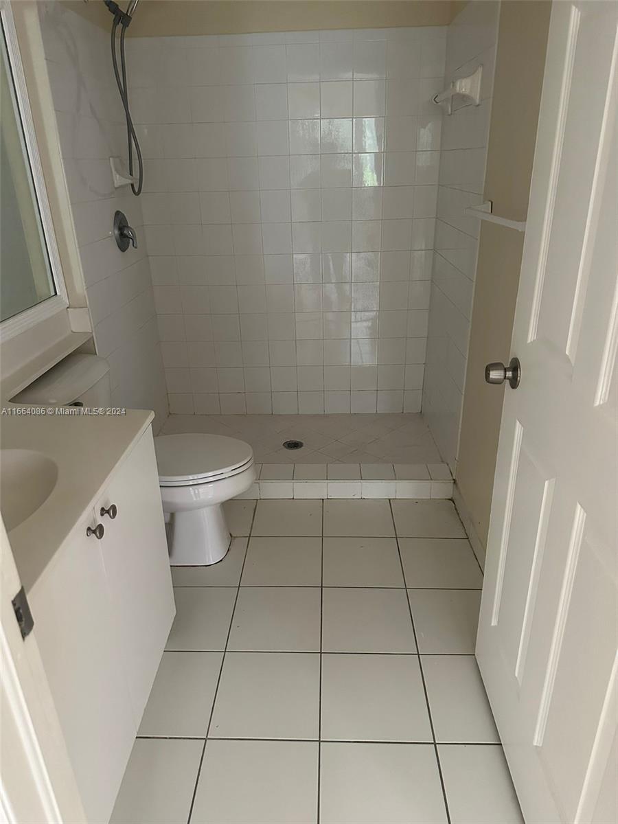 VISTA TRACE 7 CONDO - Residential Lease