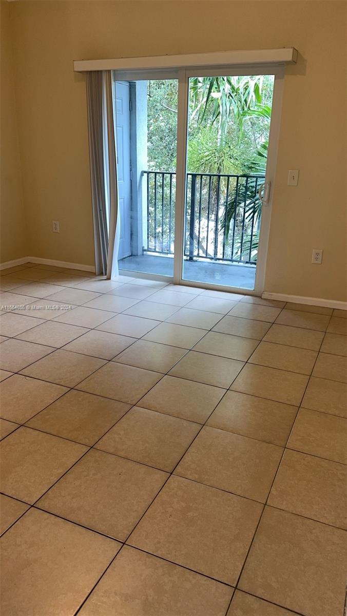 VISTA TRACE 7 CONDO - Residential Lease