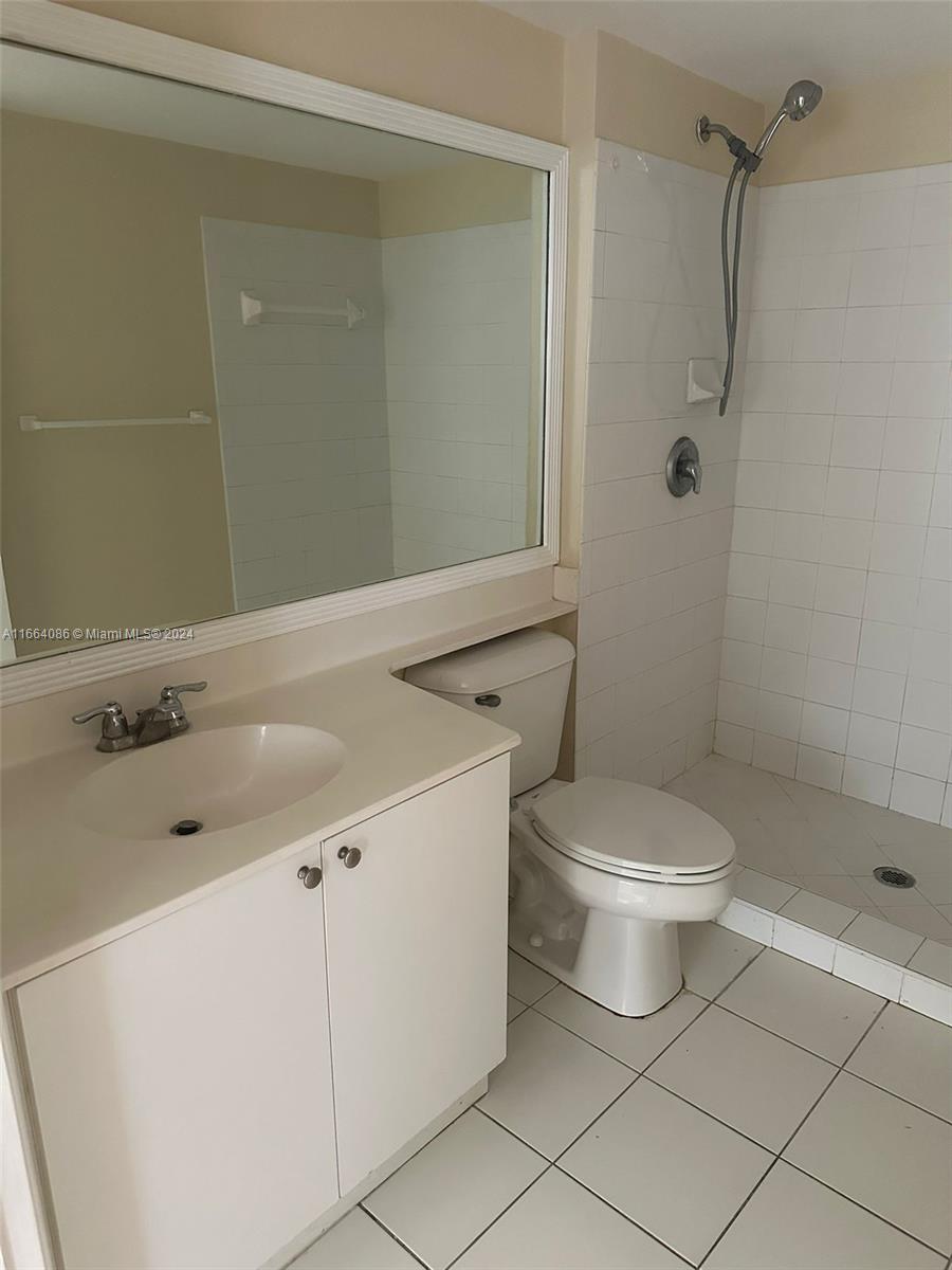 VISTA TRACE 7 CONDO - Residential Lease