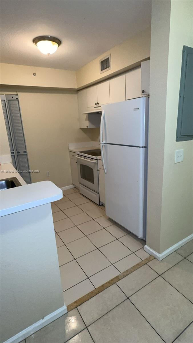 VISTA TRACE 7 CONDO - Residential Lease