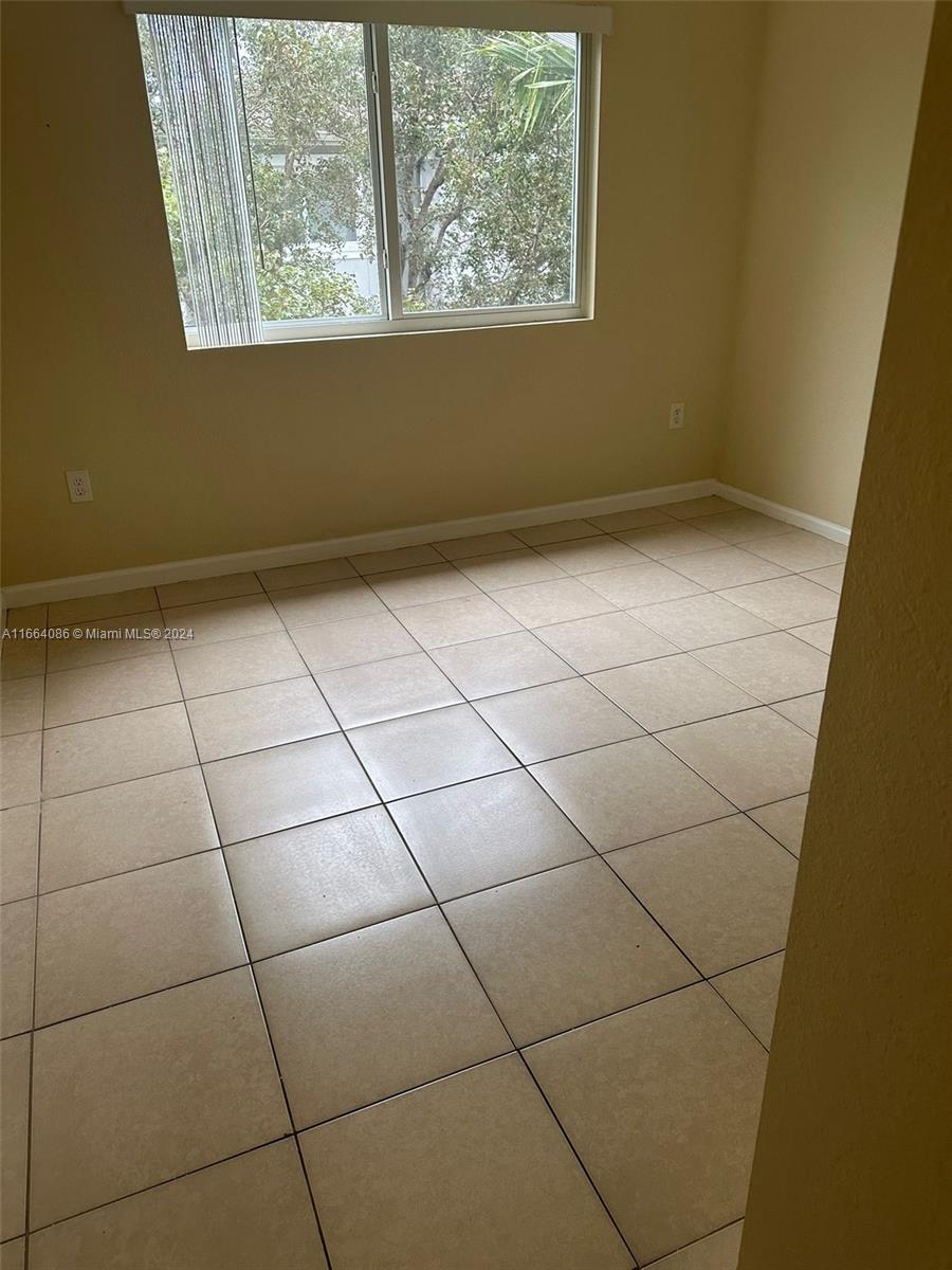 VISTA TRACE 7 CONDO - Residential Lease