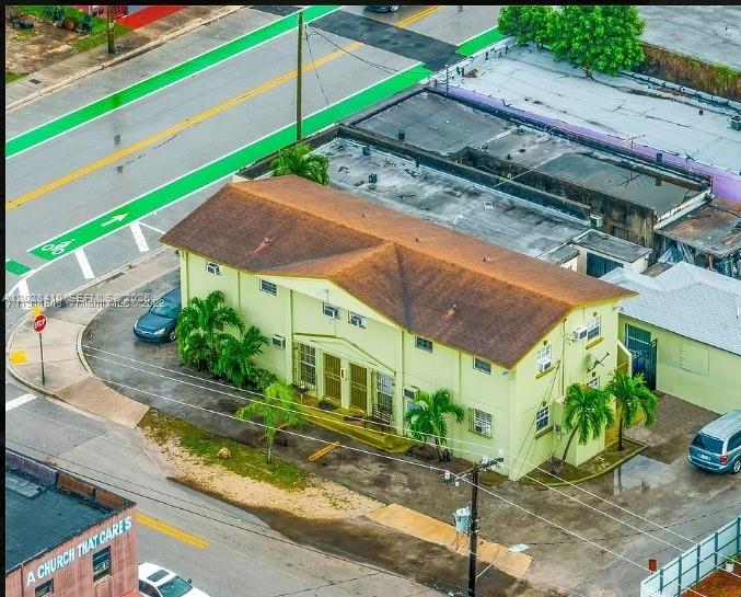 ++Investment opportunity +++Fully occupied fourplex in a high-demand area! Four 2BR/1BA units generating immediate and consistent cash flow. Strong rental demand makes this a stable, income-producing asset ideal for investors seeking solid returns and long-term appreciation. Conveniently located near major highways, shopping, schools, and employment centers. Financing options available. A rare opportunity to acquire a fully occupied, performing asset in a growing market. Financing options available