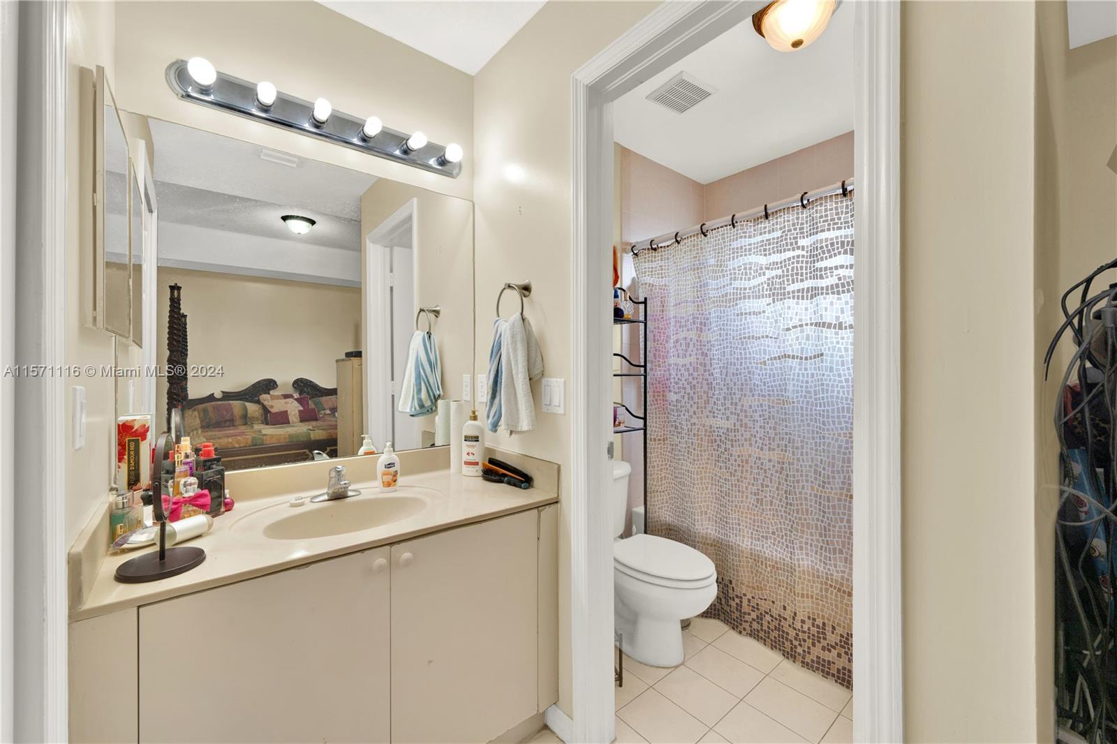 VENETIA GROVE - Residential
