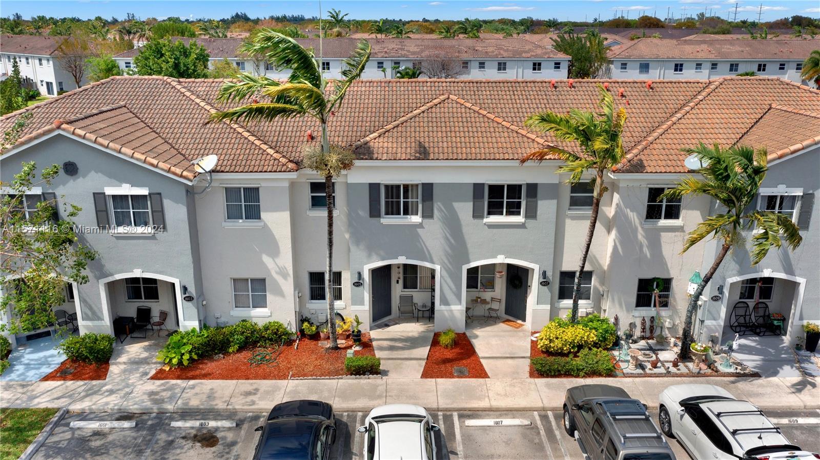 VENETIA GROVE - Residential