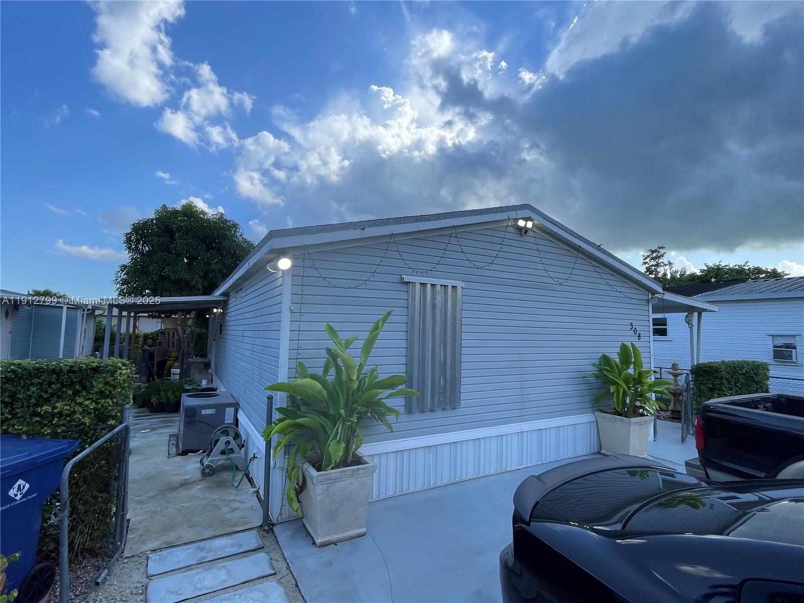 3 BEDROOM 2 BATHROOM MANUFACTURED HOME FOR RENT IN PRIVATE COMMUNITY OF AMERICANA VILLAGE. 
THIS UNIT IS TILED THROUGHT OUIT ,PLENTY OF PARKING AND A NICE BACK YARD FOR WEEKEND ENJOIMENT.
COMMUNITY IS GATED WITH MULTIPLE POOLS ,TENNIS COURTS, KIDS PLAYGROUND AND SPACE FOR BOAT PARKING.