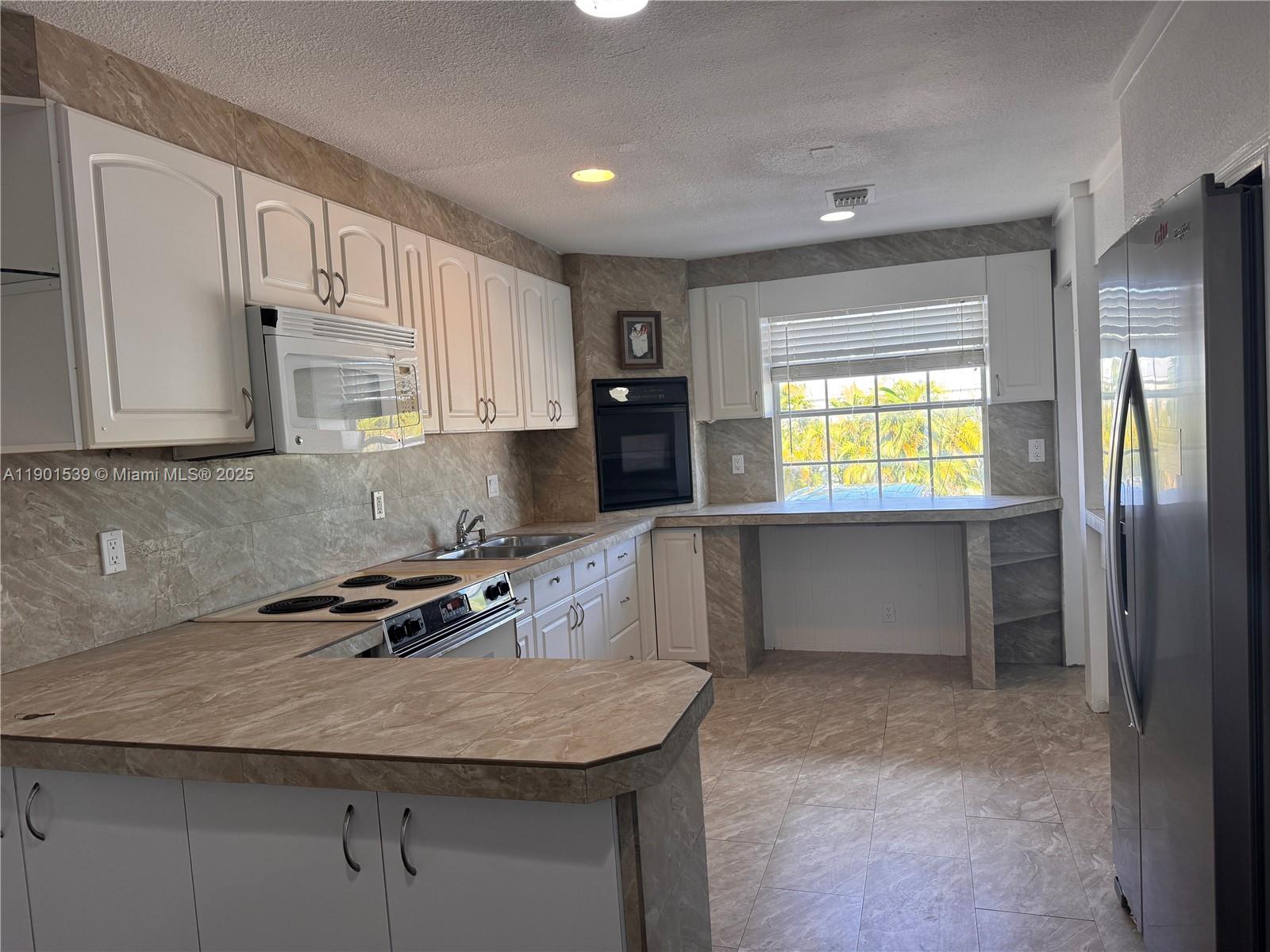 LAKE SURPRISE ESTATES - Residential