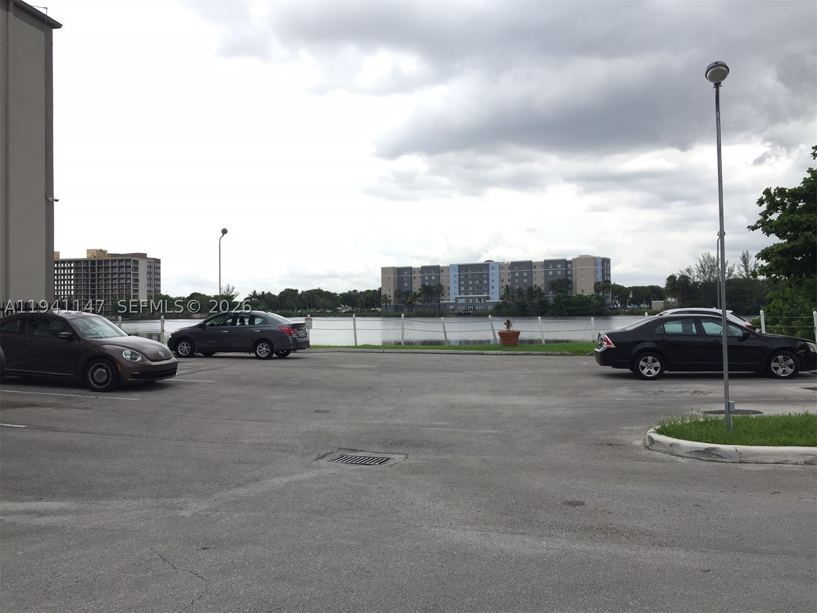 EL LAGO CONDO - Residential