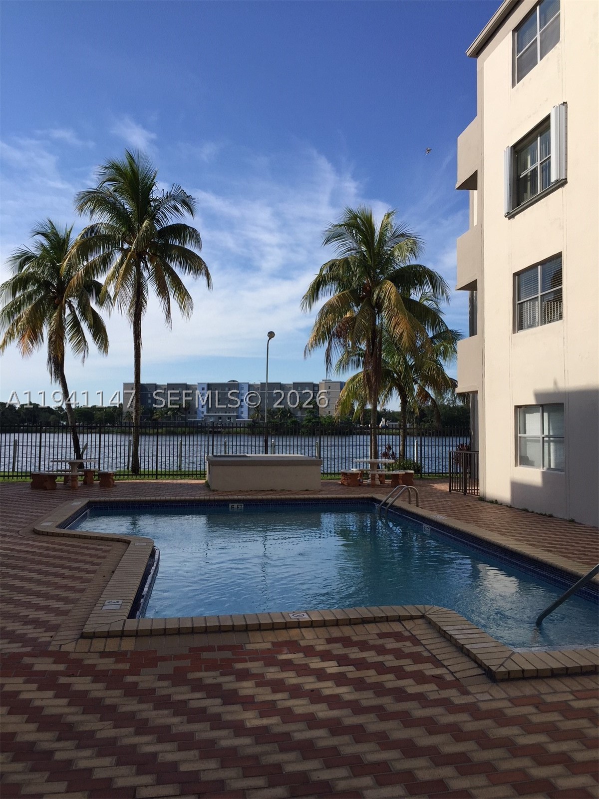 EL LAGO CONDO - Residential
