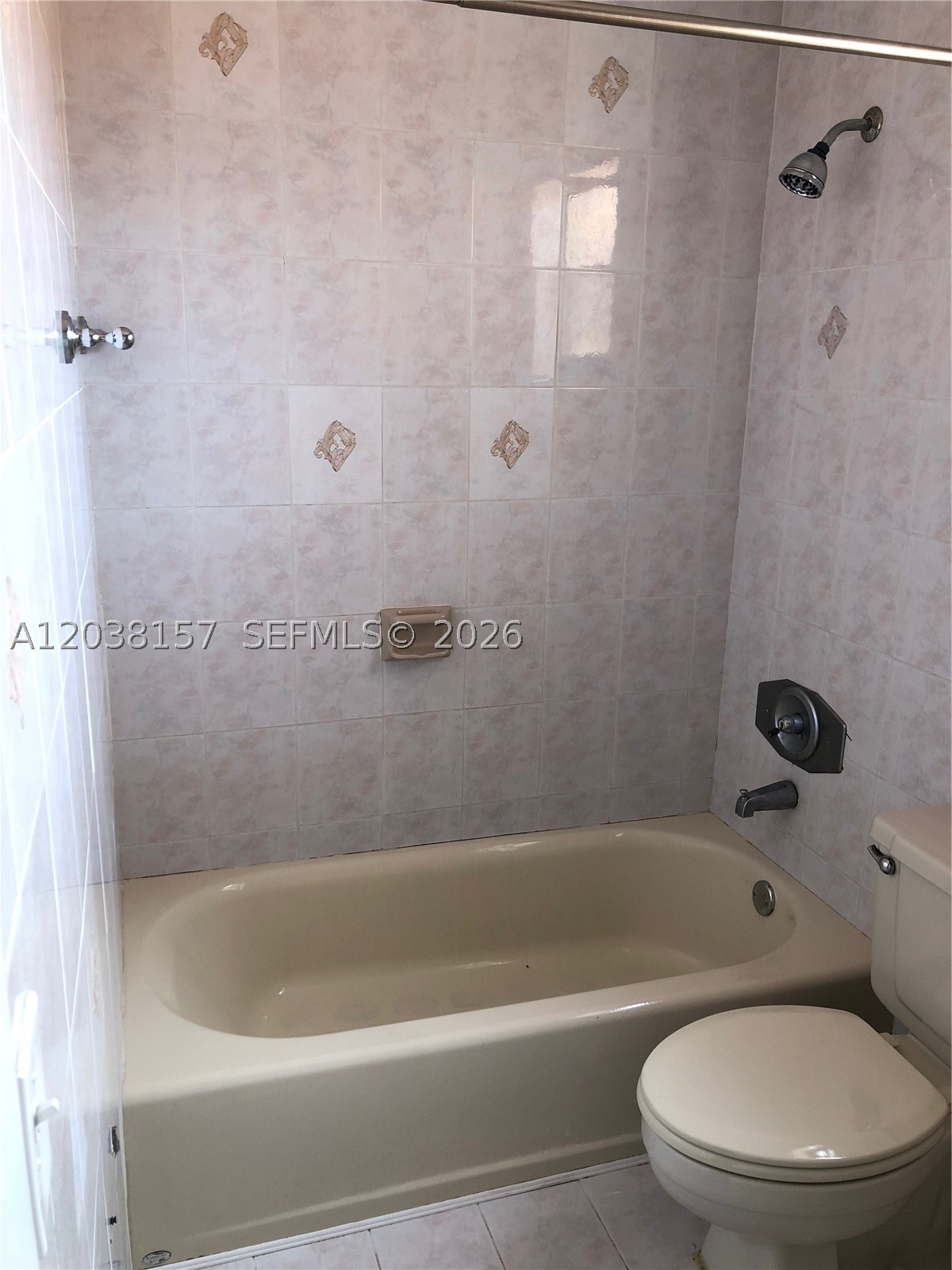 TROPICAL PARK VILLAS COND - Residential Lease