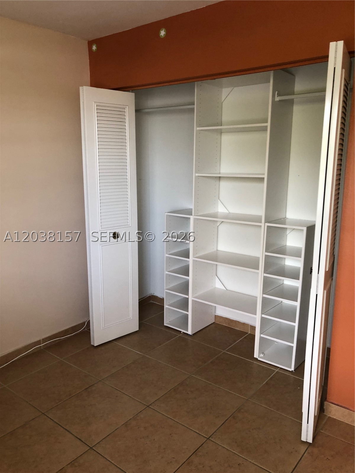 TROPICAL PARK VILLAS COND - Residential Lease