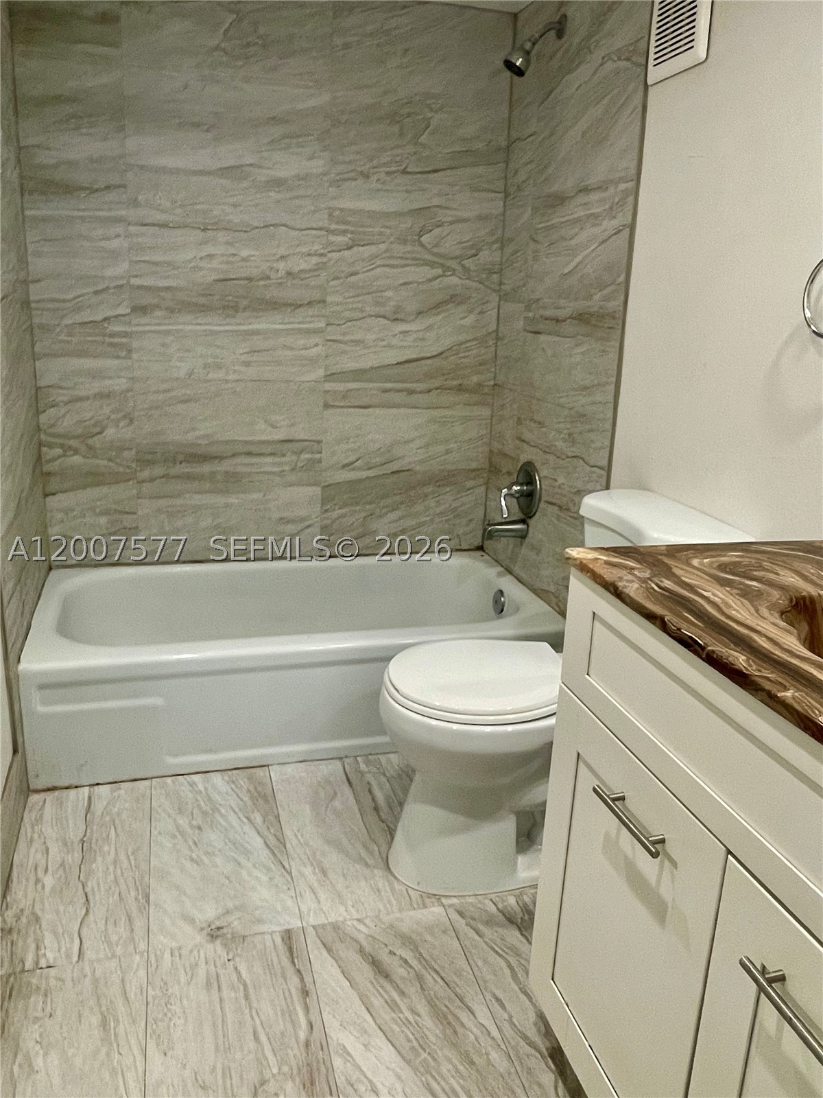ARROWHEAD GOLF & TENNIS C - Residential Lease