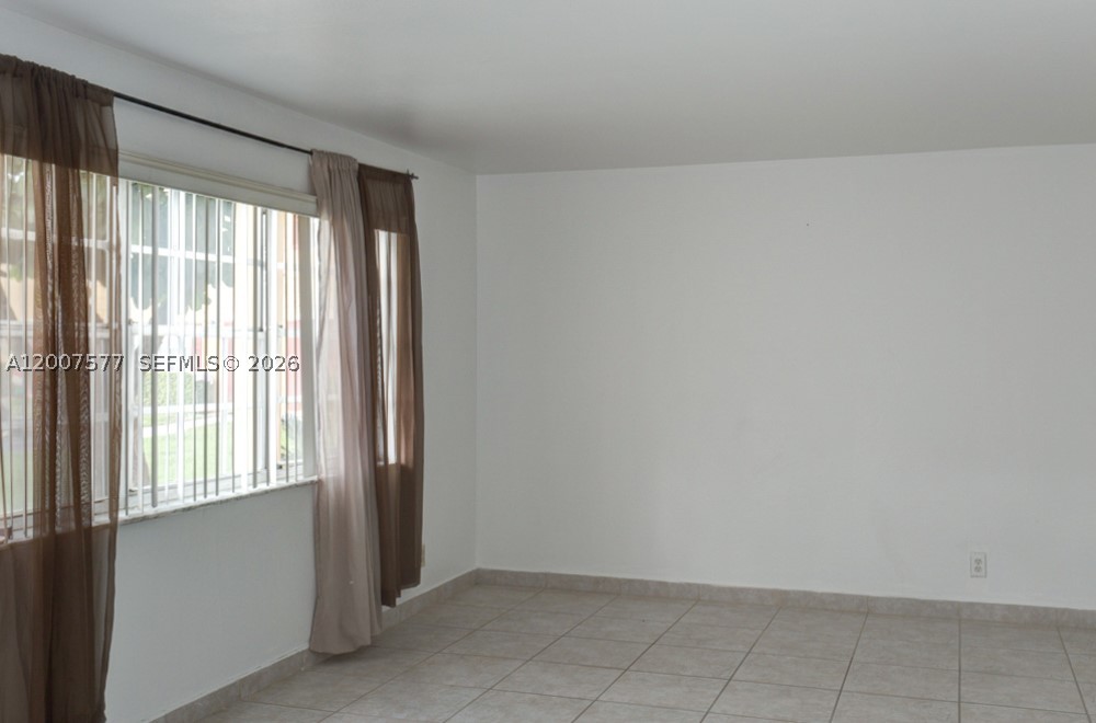 ARROWHEAD GOLF & TENNIS C - Residential Lease