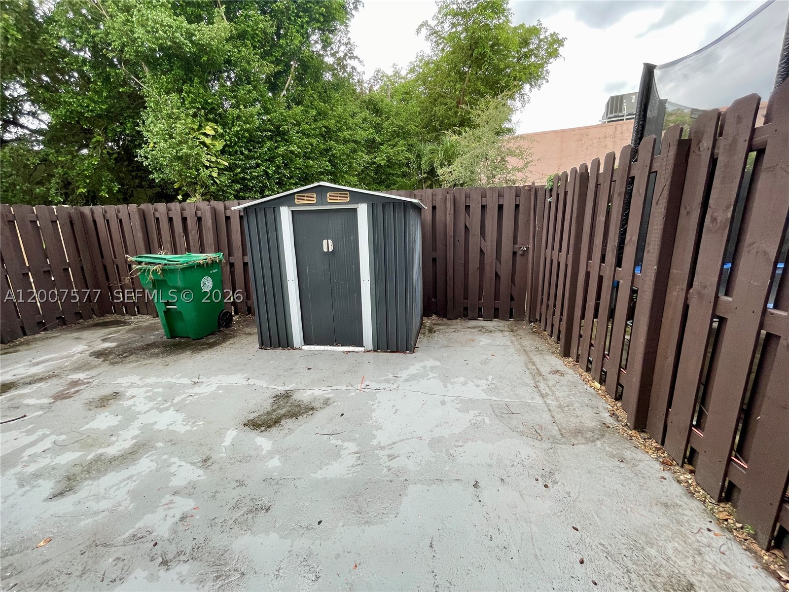 ARROWHEAD GOLF & TENNIS C - Residential Lease