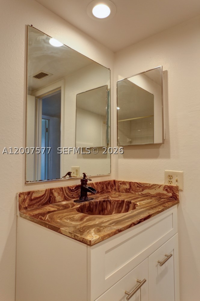 ARROWHEAD GOLF & TENNIS C - Residential Lease