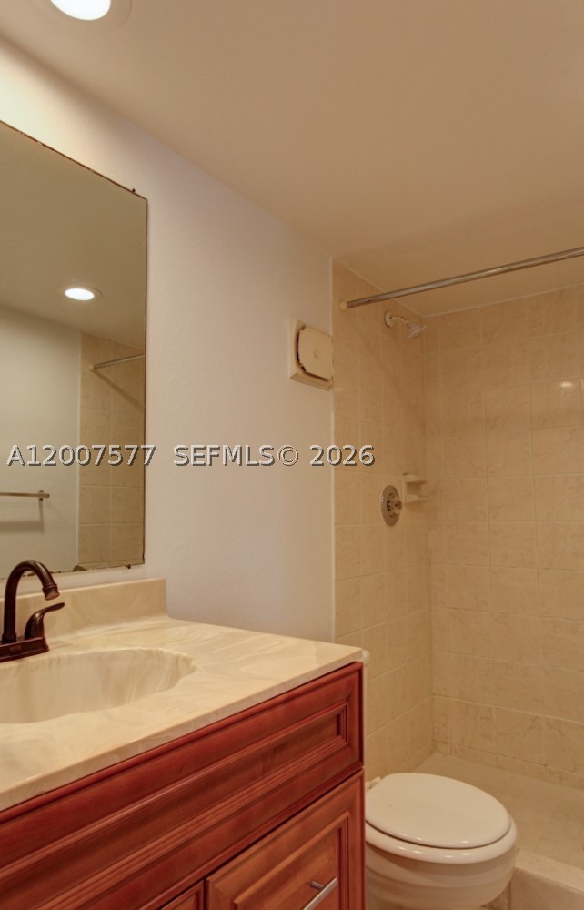 ARROWHEAD GOLF & TENNIS C - Residential Lease