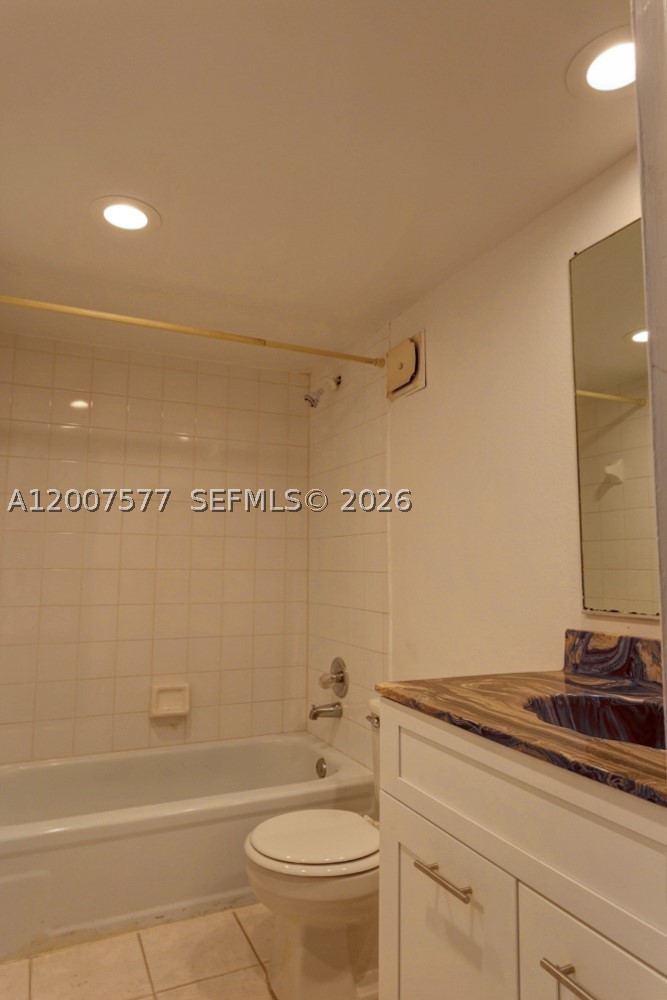 ARROWHEAD GOLF & TENNIS C - Residential Lease