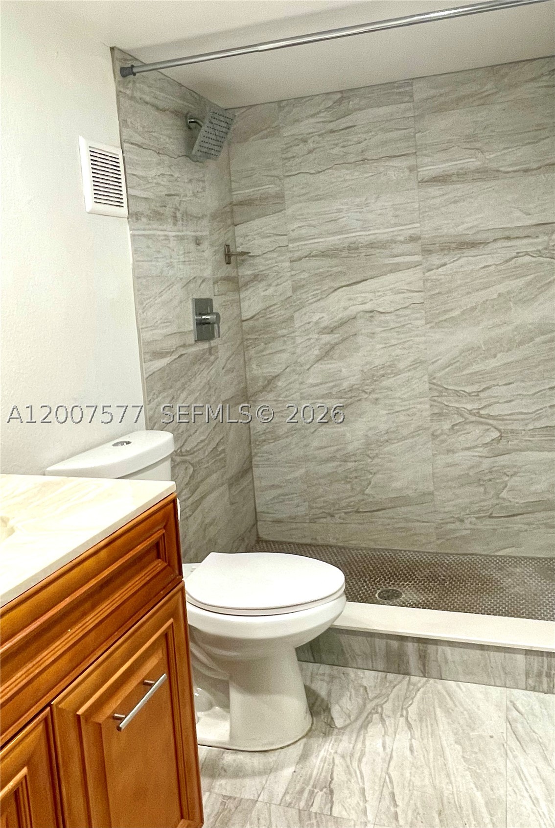ARROWHEAD GOLF & TENNIS C - Residential Lease