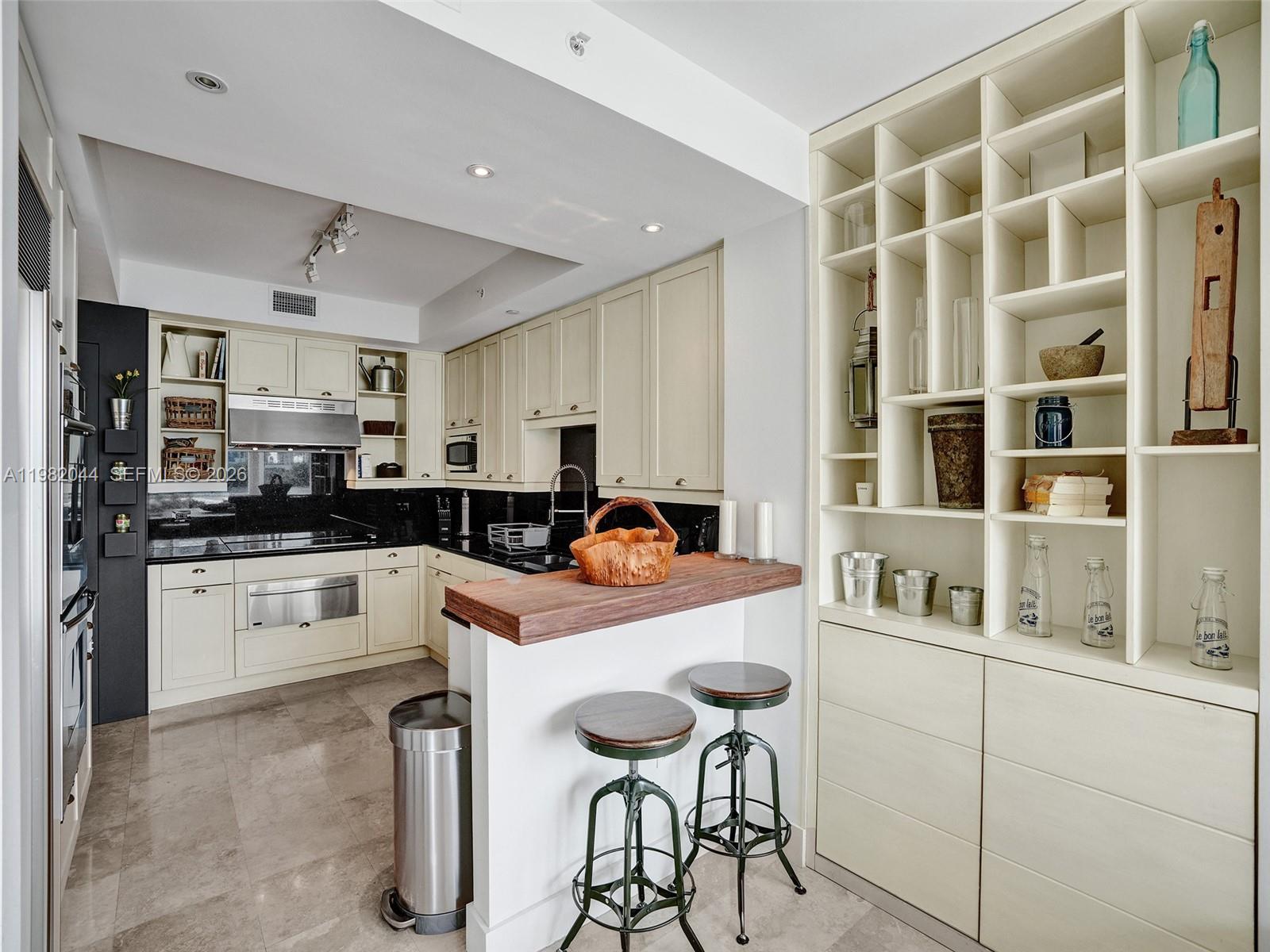 THE PENINSULA CONDO - Residential
