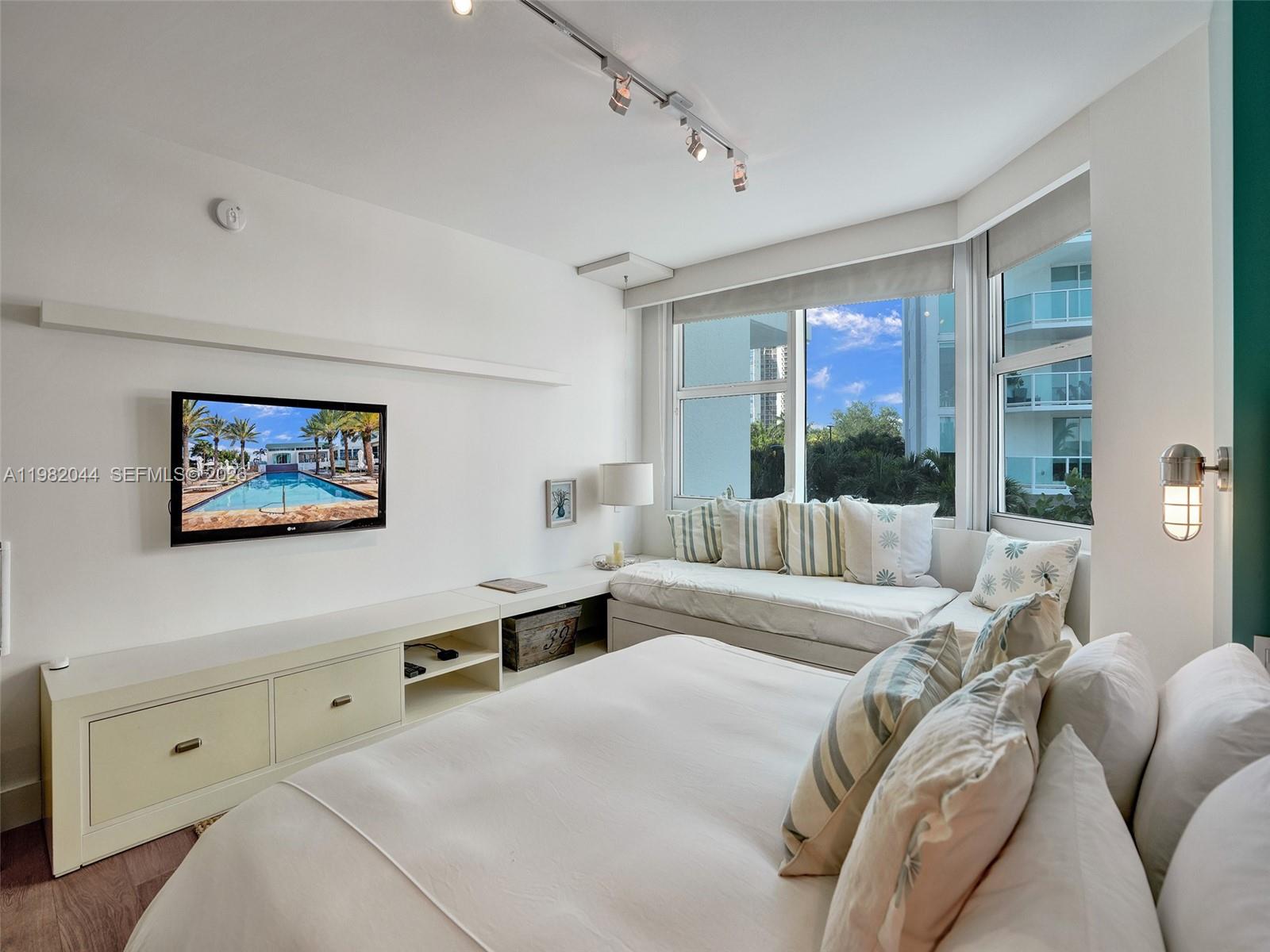 THE PENINSULA CONDO - Residential