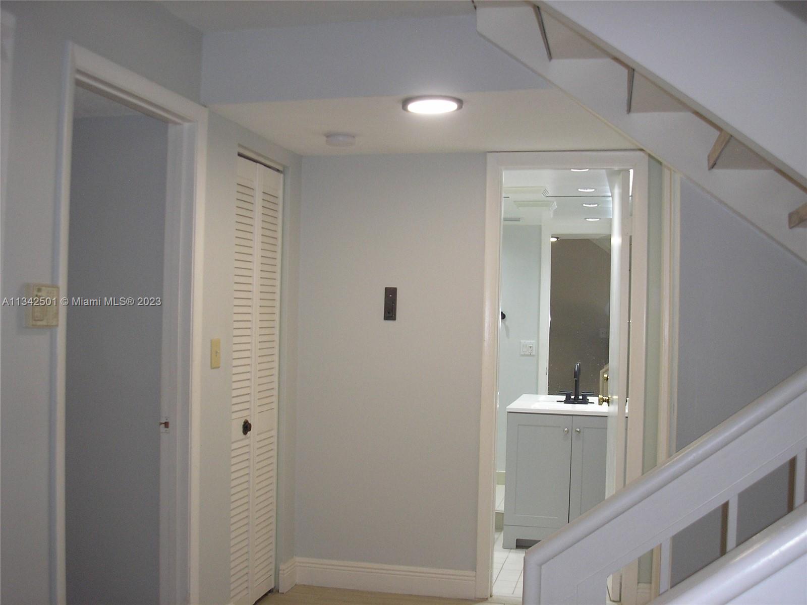 DADELAND WALK - Residential Lease