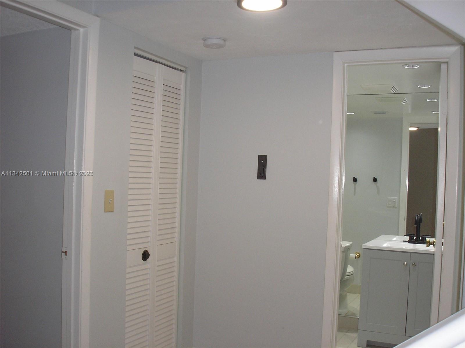 DADELAND WALK - Residential Lease