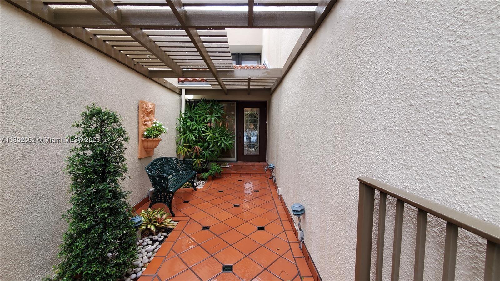 DADELAND WALK - Residential Lease