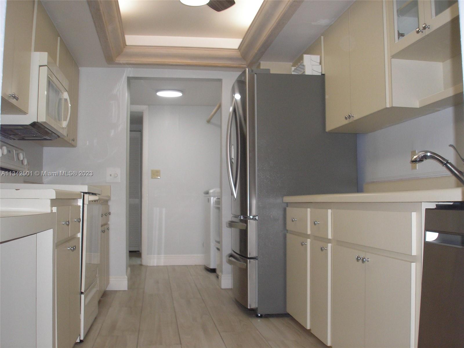 DADELAND WALK - Residential Lease