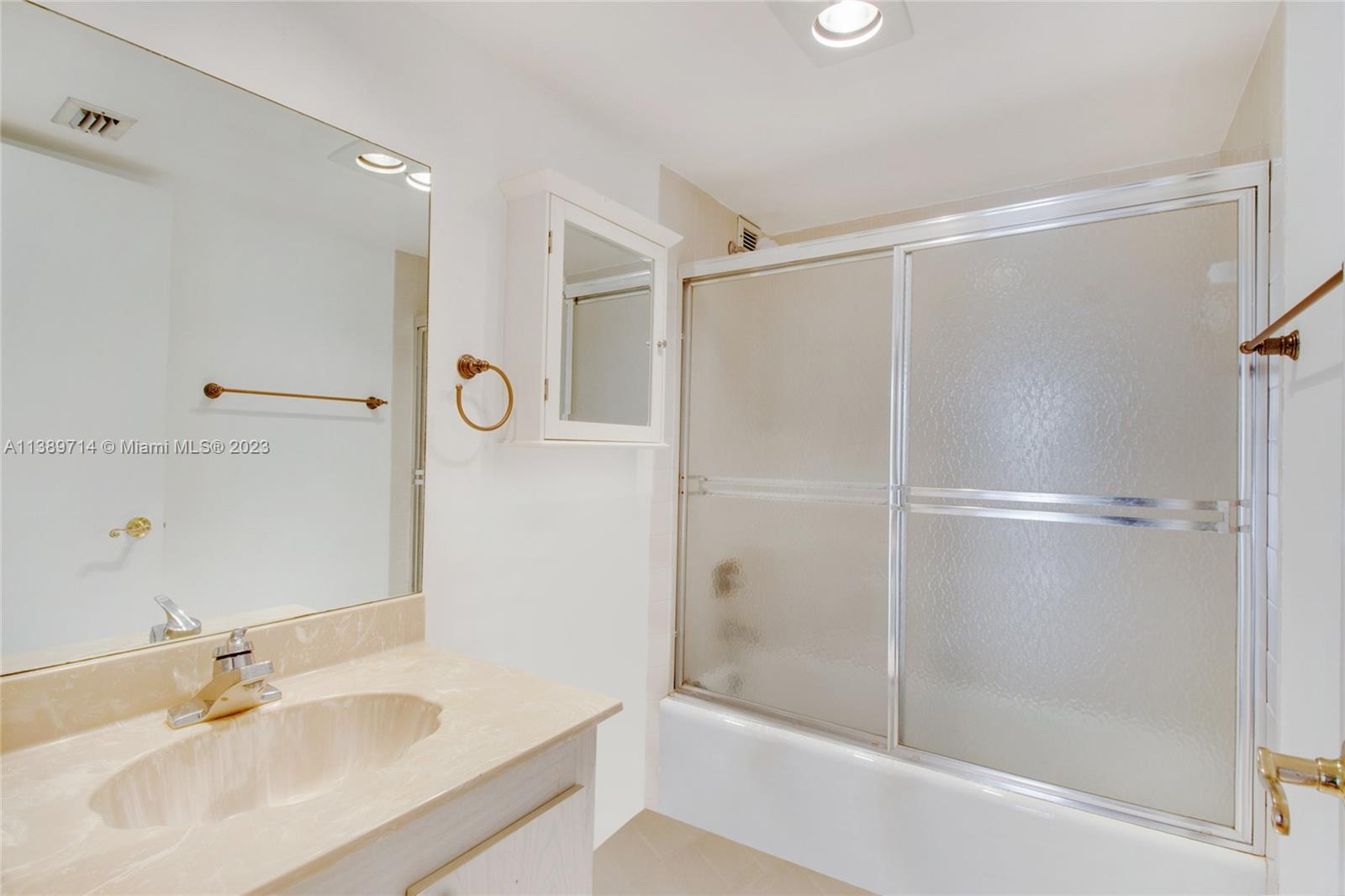 BRICKELL PLACE PHASE II C - Residential Lease