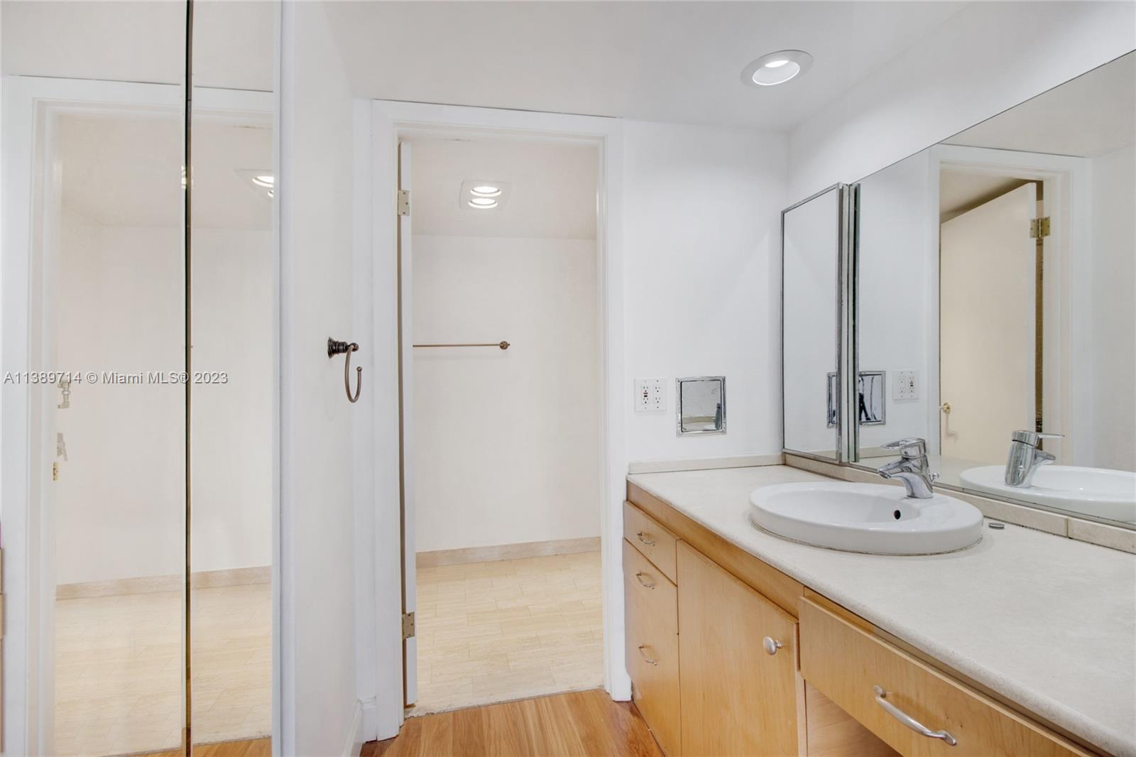 BRICKELL PLACE PHASE II C - Residential Lease