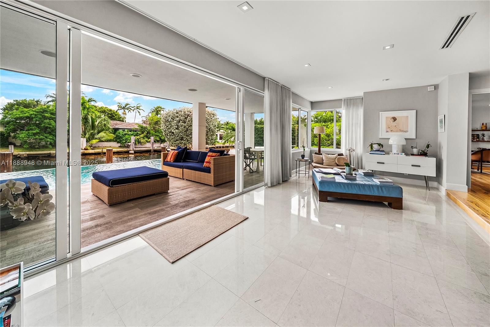 REPLAT MIAMI SHORES BAY - Residential